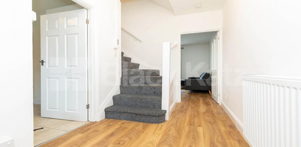 			2 Bedroom, 1 bath, 1 reception Apartment			 Kent Street, HOXTON - SHOREDITCH - HAGGERSTON 